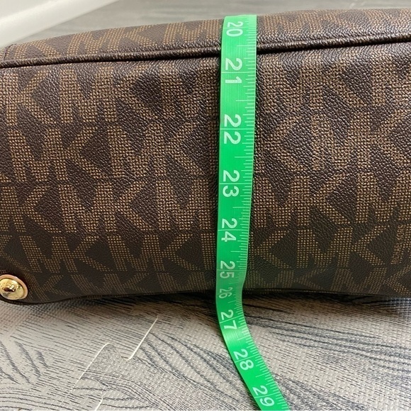 Michael Kors East West Jet Set Tote Signature Monogram Bag - Picture 7 of 17